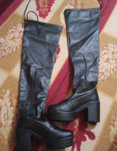 "FLASH SALE "Chic Black Heeled Boots