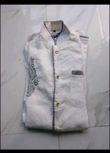 White Men's Embroidered Kurta