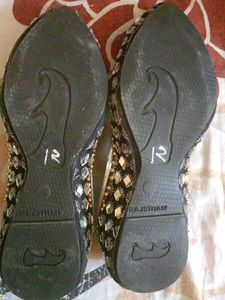 Embellished Juttis/Mojaris
