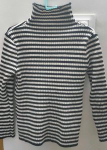 Turtleneck Top black and white