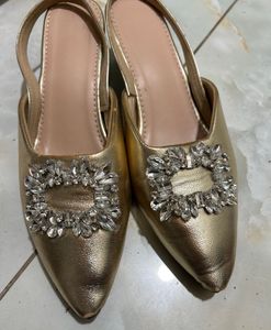 Elegant Gold Embellished Sandal