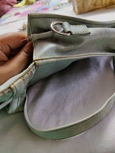 Esbeda- Sling Bag
