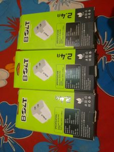 BOLT 2.4A ULTRA Adapter With 2 Cable Slot