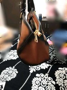 Stylish Caprese Handbag