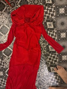 Stunning Off-Shoulder Red Gown Size L