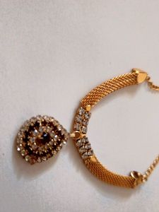 It is a small pretty Elegant Necklace