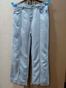 Light Wash Wide Leg Jeans (high waist =32-34)