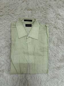 Van Heusen Men's Classic Fit Shirt