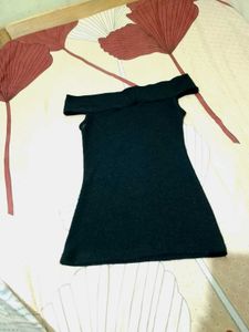 Chic Off-Shoulder Black Top