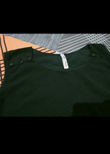 Chic Black Sleeveless Top with Polka Dot Hem