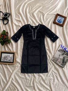 Elegant Black Embroidered Kurta