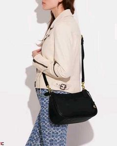 COACH**CARY MEDIUM CROSSBODY BAG IN SIGNATURE COAT