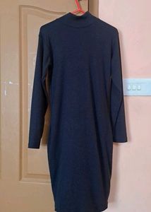 Black bodycon dress