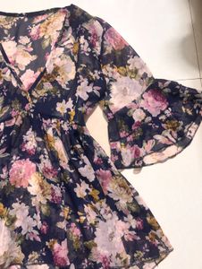 🧚whimsical Floral Print VNeck Top with Bell Sleev