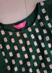 Elegant Green Kurta with Floral Print