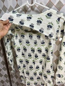 Charming Floral Print Top