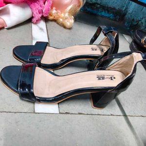 Chic Black Block Heel Sandals