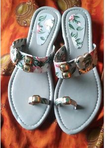 Floral Toe Ring Sandals