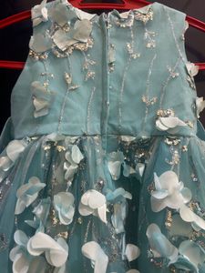 Girl's Turquoise Floral Party Dress size 4-5 years