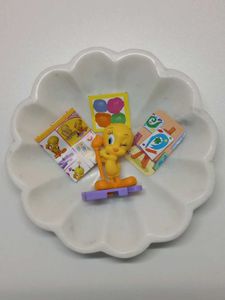 Painter Tweety Kinder Joy Toy