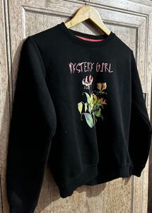 🖤🐧(ON SALE ‼️)Mystery Girl Black Sweatshirt