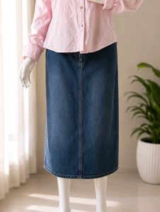girls short skirt