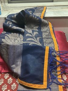 Elegant Blue dupatta with Floral Motifs