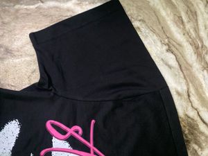 Black Graphic T-Shirt "Stay Delulu"