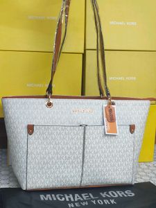 MICHAEL KORS POCKET OFF WHITE TOTE