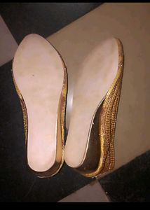 Golden Jutti with stone work