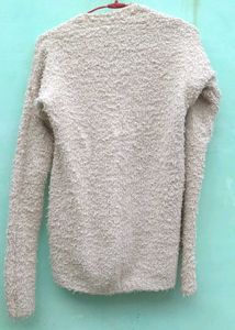 Cream Fuzzy V-Neck pullover 🐚🪽