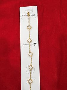 Elegant Clover Bracelet