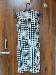 black and white pattern bodycon dress