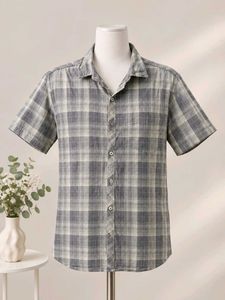 Men's Grey Plaid Short Sleeve Shirt