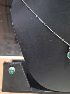 Elegant Emerald Jewelry Set