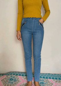 Blue denim jeans with zip pockets And Top