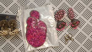 Bundle of 4 earrings