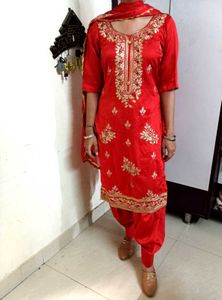❤️❤️satin Red Kurta Set with Gold Embroidery