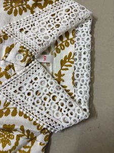 NEW🔥Print Shirt with White Crochet Collar