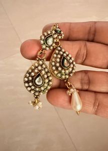 Traditional Pearl Necklace &amp; Earring Set