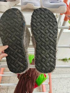 6 Cozy Fuzzy Slippers UK 4