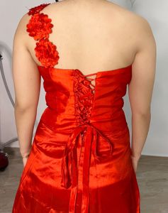 Stunning Red One-Shoulder Gown 32-36 bust