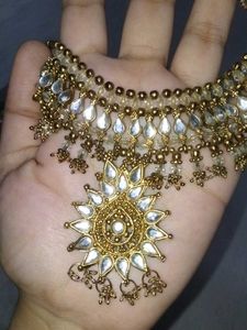 Grey/Opaque stone kundan necklace