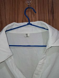 Chic White Collared Y2K Shirt✨️
