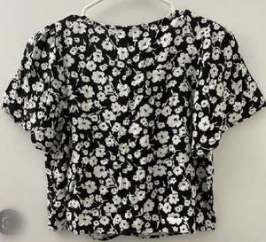Forever 21 Floral Print V-Neck crop Top