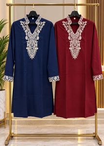 Men's Embroidered Kurta Set