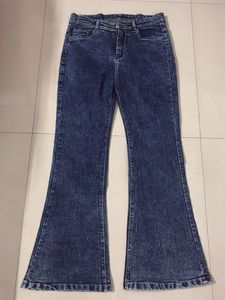 Trendy High-Waisted Flared Jeans – New