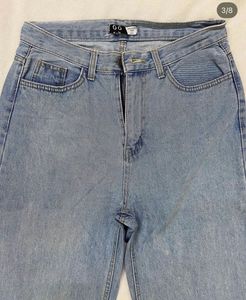 Light Wash Frayed Hem Jeans