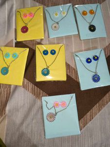 Daisy Necklace and Earring Set