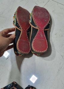Embroidered Jutti Flats